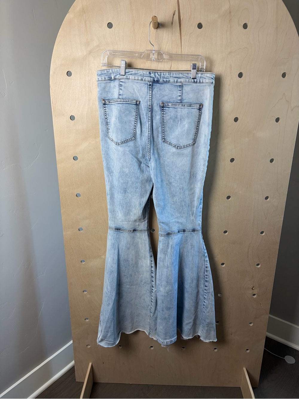 We The Free by Free People Flare Jeans – Light Wash – Size 32 - Picture 3 of 6